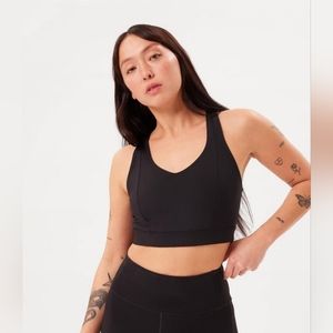 Girlfriend Collective Maeve V Neck Bra